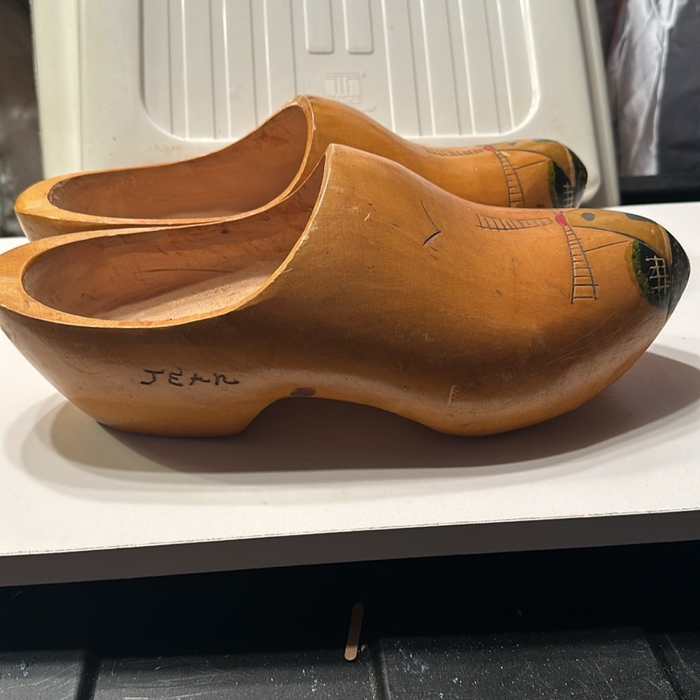 Vintage Wooden Hand-Painted Dutch Clogs (6) - Picture 2 of 12